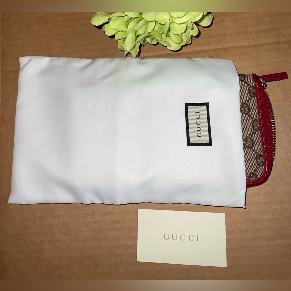 ✅AUTHENTIC GUCCI ZIP WALLET - Picture 7 of 7